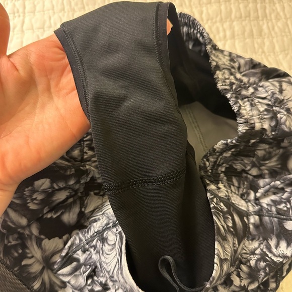 Lululemon Hotty Hot Short II *Long 4" Size 6 - Picture 7 of 8